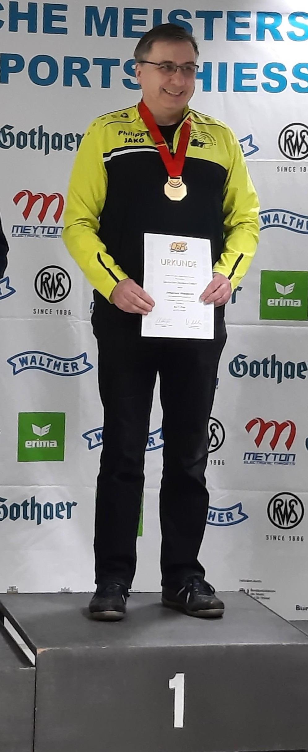 2 Siegerfoto Johannes Wieczorek KK 100m Auflage